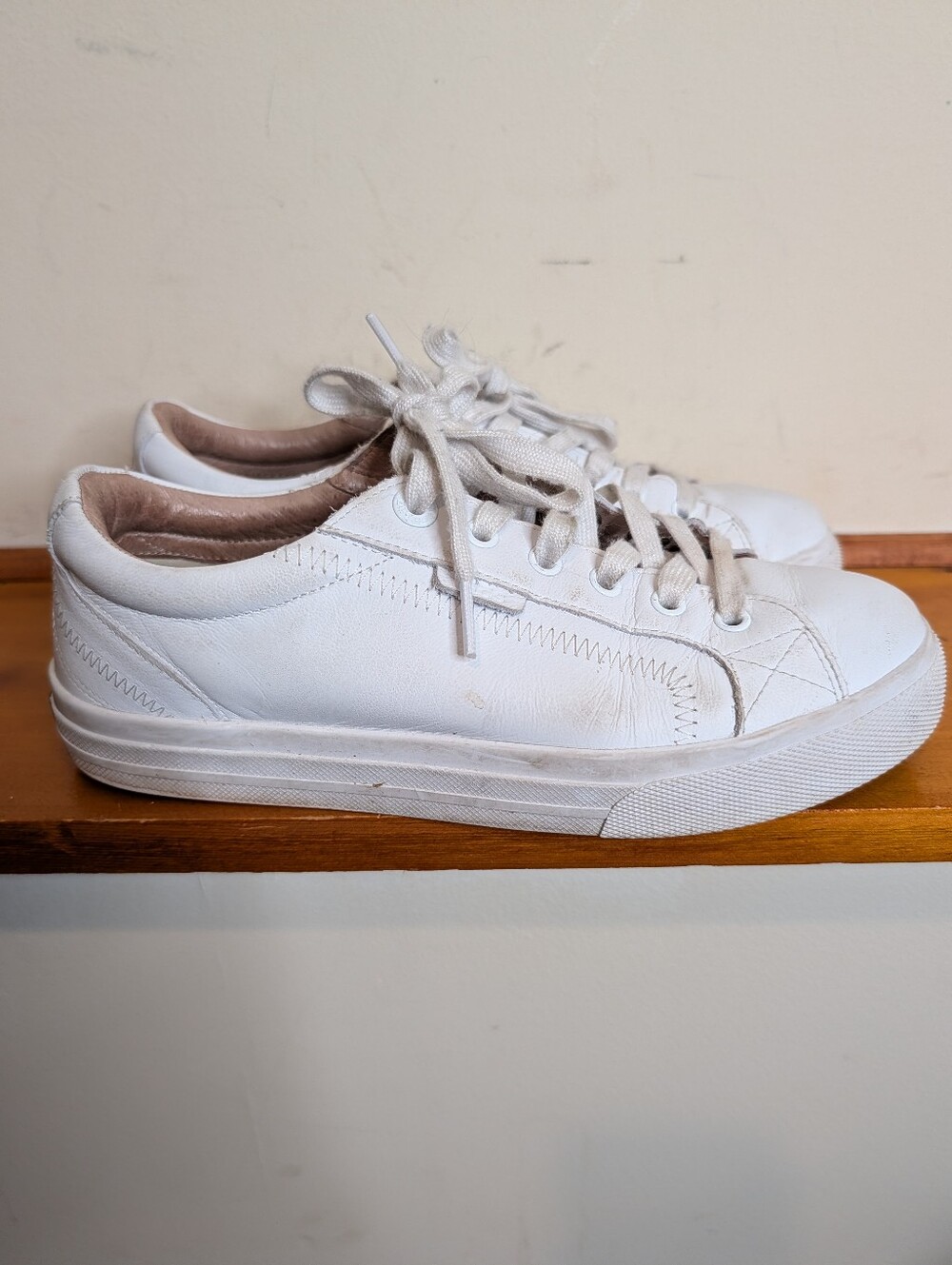 Taos Plim Soul Lux Women's 8.5 White Leather Sneakers Lace Up Comfort Shoes